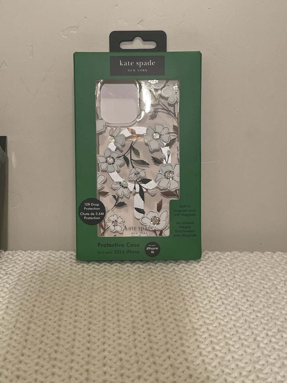 Kate Spade New York Protective Case for iPhone 16 Floral Design